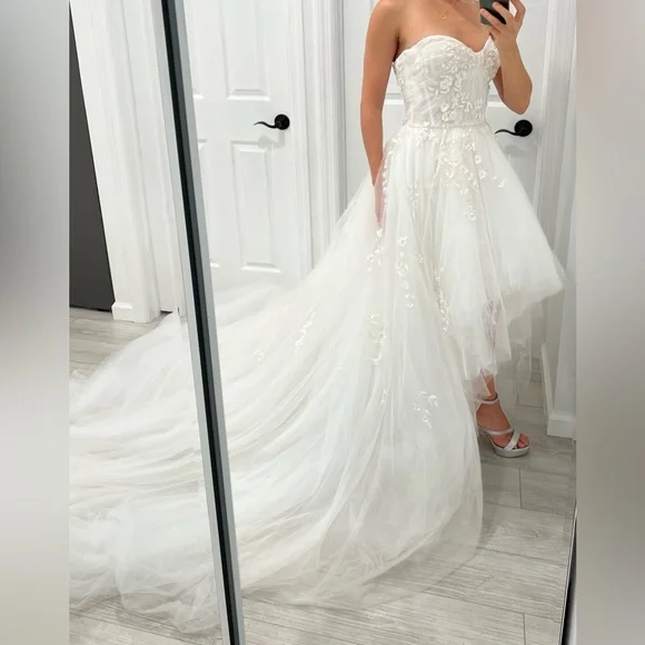 Monique Lhuillier Tivoli Wedding Dress - Picture 3 of 12